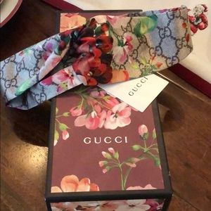 Gucci floral logo 100% silk HB Erumband Duchesse.